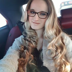 Meet your Posher, Michaela